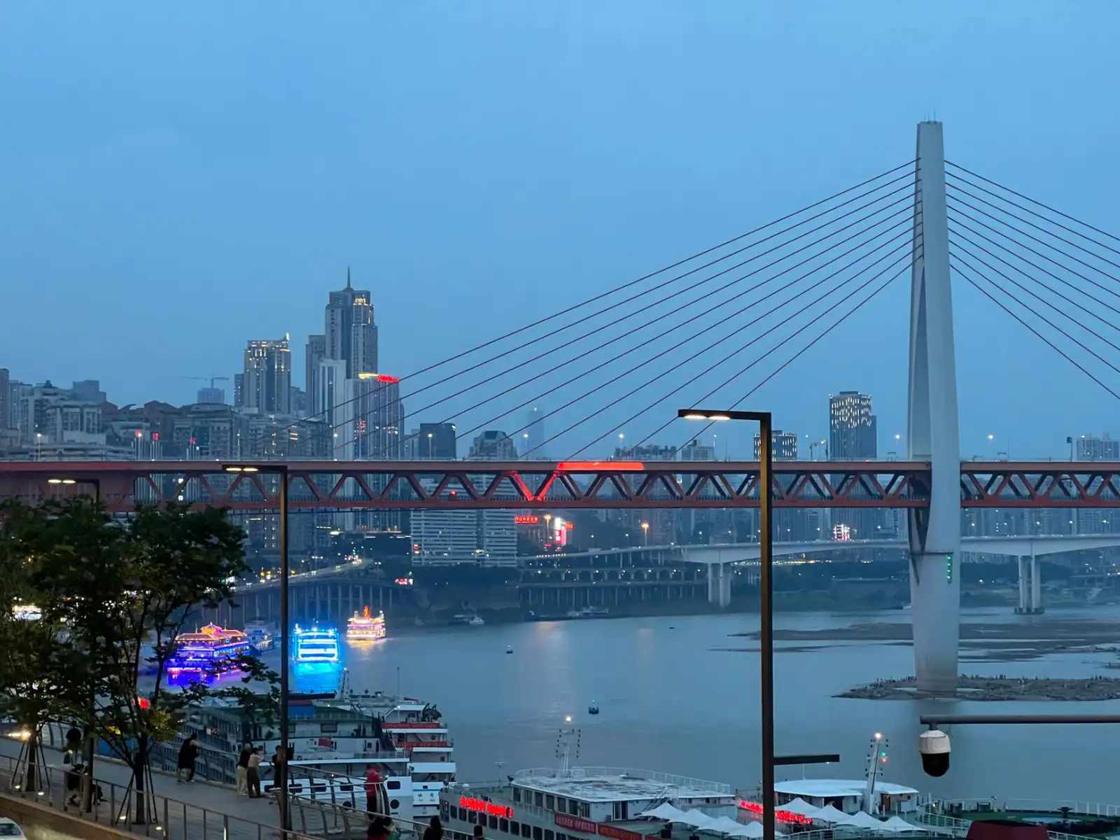 重庆酒店照明方案设计：灯带与轨道灯如何搭配营造舒适光环境