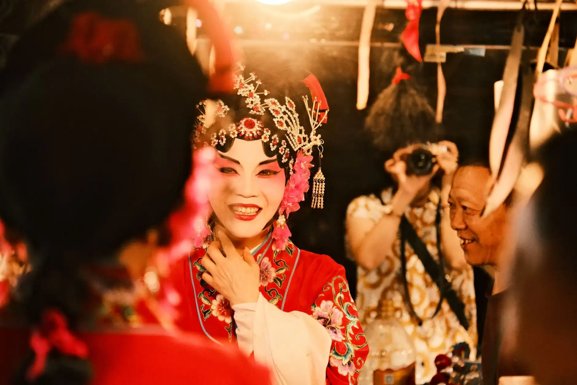 重庆商场照明改造中轨道灯与灯带搭配方案的设计要点解析