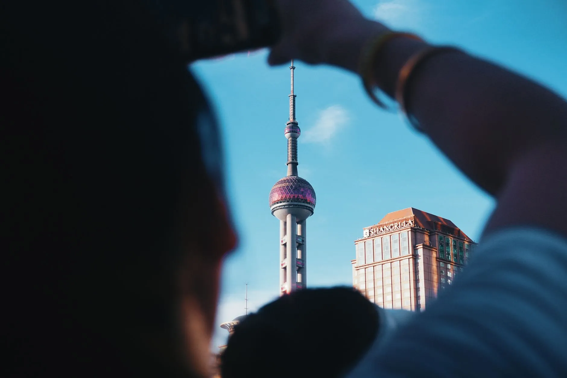 重庆商业空间照明设计指南：筒灯与轨道灯选型要点解析