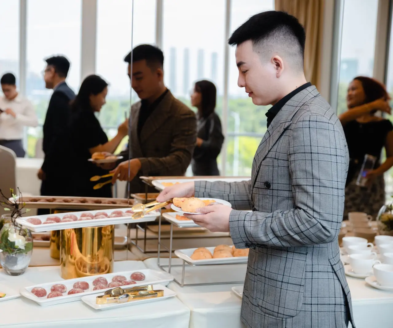重庆商业照明工程中射灯与筒灯的选型差异分析