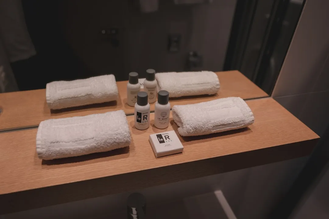 酒店照明方案设计：轨道灯与灯带搭配应用指南